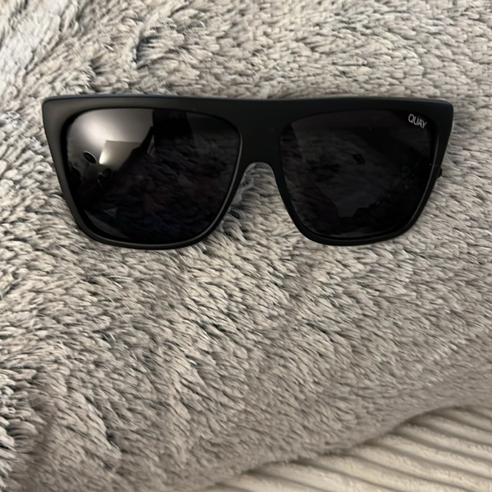 Quay x DESI PERKINS black flat top sunglasses. Never worn.